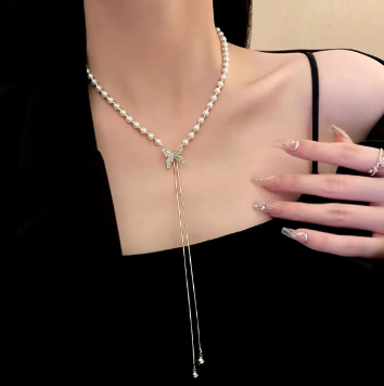 COLLAR DE PERLAS CON MARIPOSA